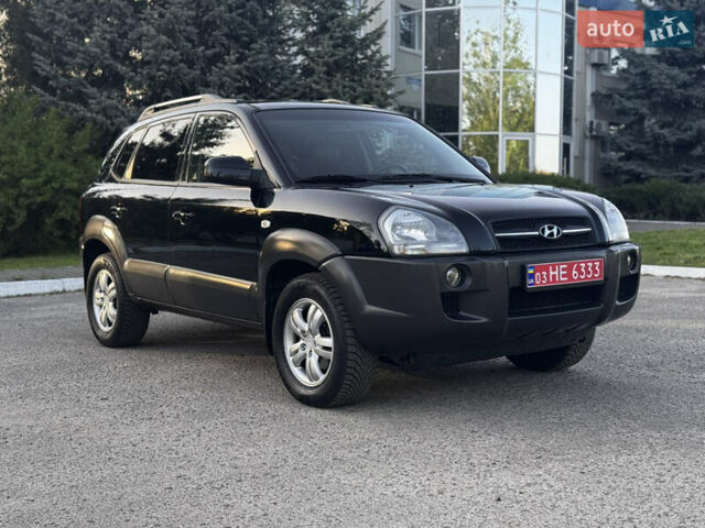Черный Хендай Туксон, объемом двигателя 2 л и пробегом 239 тыс. км за 7850 $, фото 2 на Automoto.ua