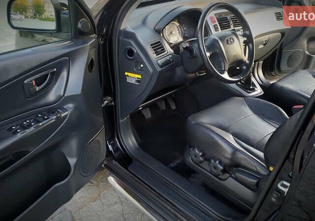 Черный Хендай Туксон, объемом двигателя 2 л и пробегом 230 тыс. км за 8600 $, фото 147 на Automoto.ua