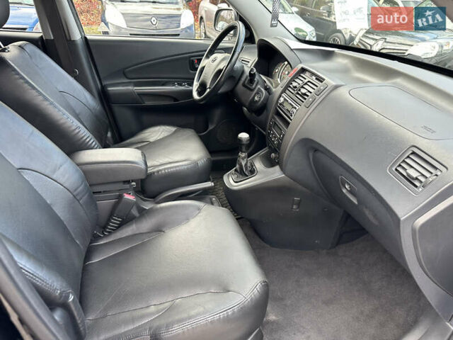 Чорний Хендай Туксон, об'ємом двигуна 2 л та пробігом 180 тис. км за 7999 $, фото 8 на Automoto.ua