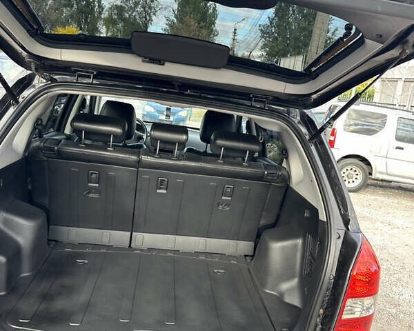 Чорний Хендай Туксон, об'ємом двигуна 2 л та пробігом 180 тис. км за 7999 $, фото 14 на Automoto.ua