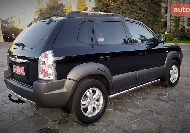 Черный Хендай Туксон, объемом двигателя 2 л и пробегом 230 тыс. км за 8600 $, фото 120 на Automoto.ua