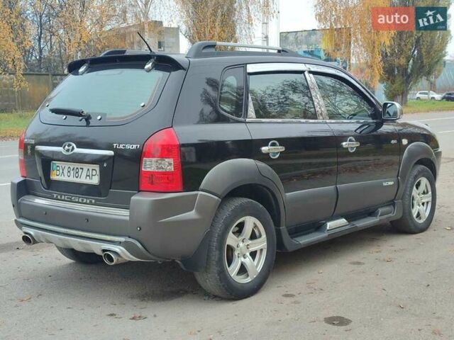Черный Хендай Туксон, объемом двигателя 2 л и пробегом 270 тыс. км за 6800 $, фото 9 на Automoto.ua