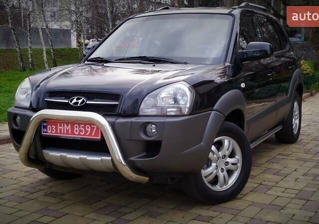 Чорний Хендай Туксон, об'ємом двигуна 2 л та пробігом 229 тис. км за 8600 $, фото 4 на Automoto.ua