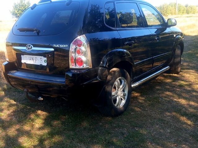 Черный Хендай Туксон, объемом двигателя 2 л и пробегом 236 тыс. км за 8300 $, фото 3 на Automoto.ua