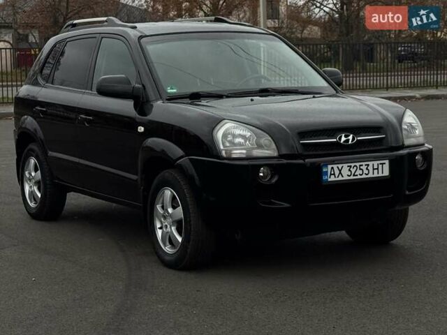 Черный Хендай Туксон, объемом двигателя 1.98 л и пробегом 260 тыс. км за 6900 $, фото 6 на Automoto.ua