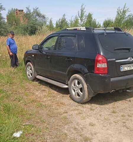 Черный Хендай Туксон, объемом двигателя 1.98 л и пробегом 222 тыс. км за 8200 $, фото 2 на Automoto.ua