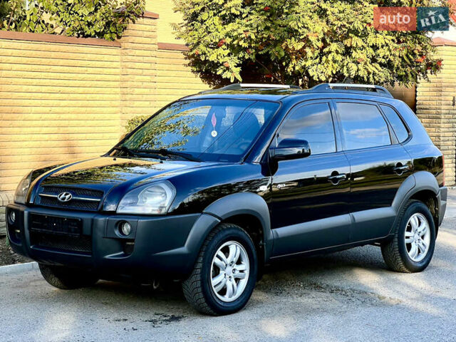 Черный Хендай Туксон, объемом двигателя 2 л и пробегом 167 тыс. км за 7800 $, фото 1 на Automoto.ua