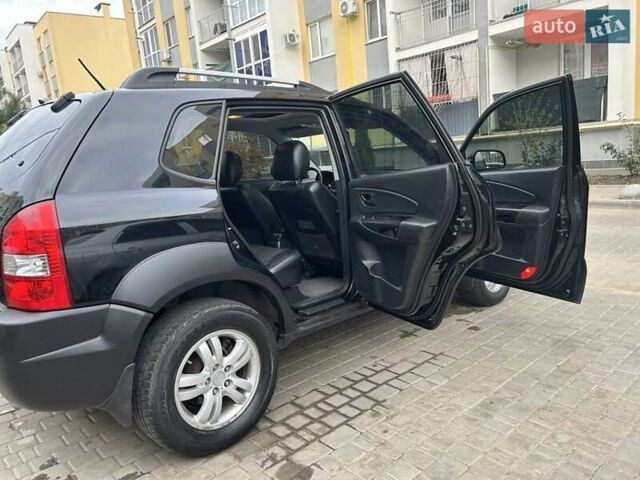 Черный Хендай Туксон, объемом двигателя 1.98 л и пробегом 147 тыс. км за 8000 $, фото 11 на Automoto.ua