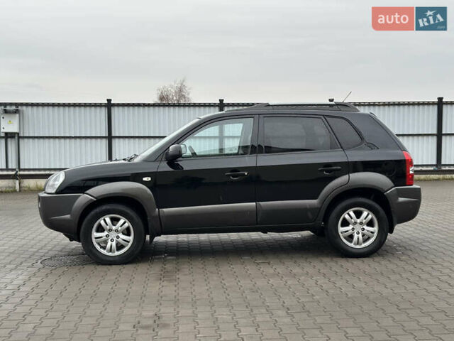 Чорний Хендай Туксон, об'ємом двигуна 2 л та пробігом 230 тис. км за 6850 $, фото 4 на Automoto.ua