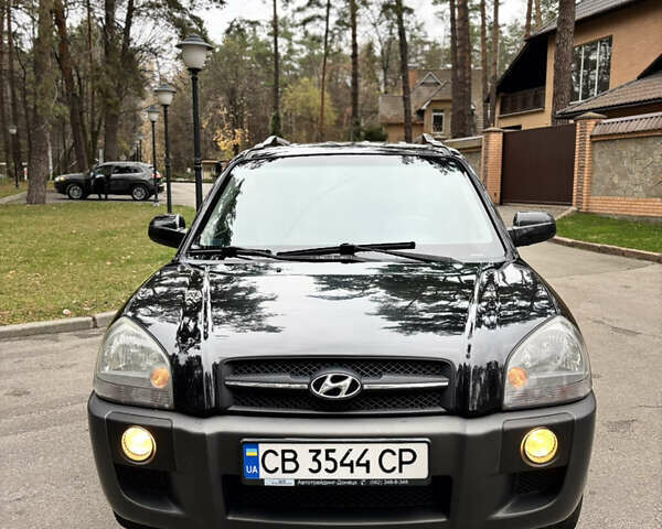 Черный Хендай Туксон, объемом двигателя 1.99 л и пробегом 266 тыс. км за 7500 $, фото 17 на Automoto.ua