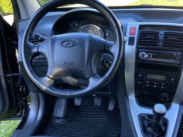 Черный Хендай Туксон, объемом двигателя 2 л и пробегом 197 тыс. км за 8400 $, фото 5 на Automoto.ua