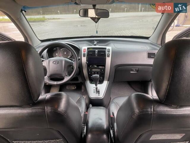 Чорний Хендай Туксон, об'ємом двигуна 1.99 л та пробігом 345 тис. км за 7600 $, фото 4 на Automoto.ua