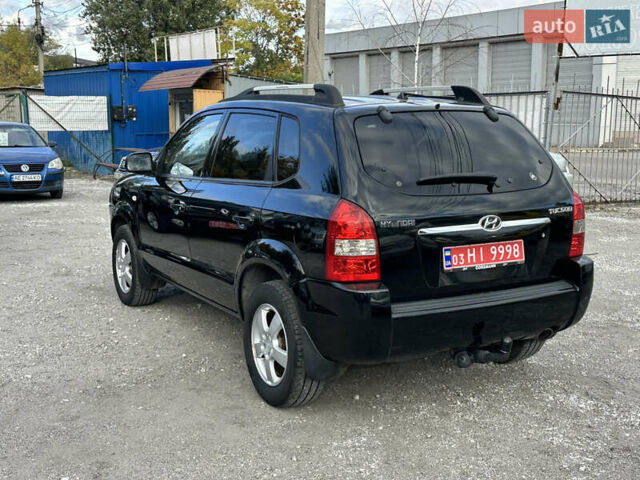 Чорний Хендай Туксон, об'ємом двигуна 2 л та пробігом 180 тис. км за 7999 $, фото 3 на Automoto.ua
