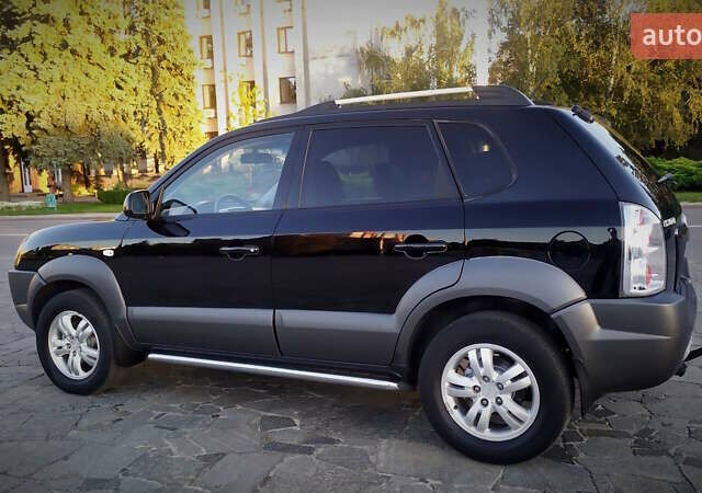 Черный Хендай Туксон, объемом двигателя 2 л и пробегом 230 тыс. км за 8600 $, фото 7 на Automoto.ua