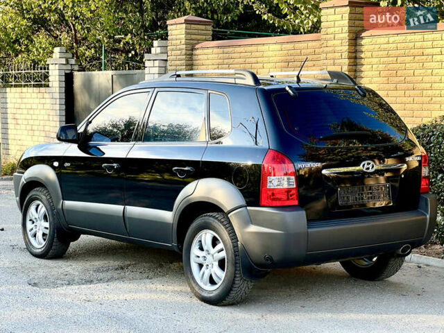 Черный Хендай Туксон, объемом двигателя 2 л и пробегом 167 тыс. км за 7800 $, фото 3 на Automoto.ua