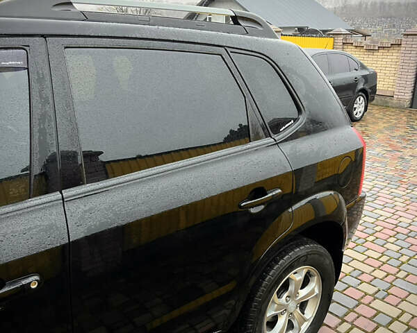 Черный Хендай Туксон, объемом двигателя 2 л и пробегом 151 тыс. км за 9100 $, фото 7 на Automoto.ua
