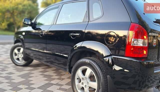 Черный Хендай Туксон, объемом двигателя 2 л и пробегом 190 тыс. км за 8150 $, фото 22 на Automoto.ua