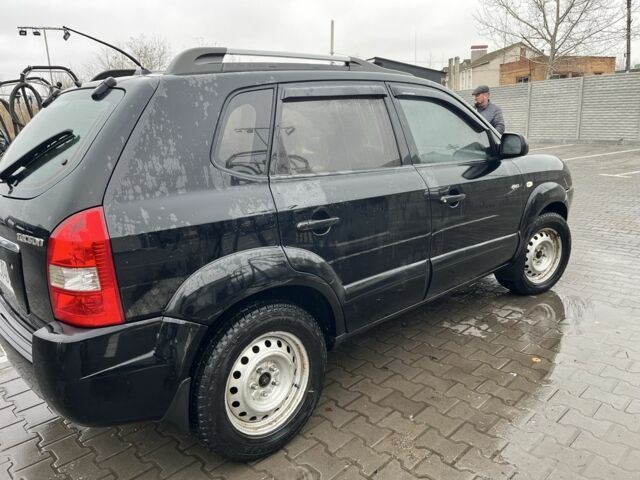 Черный Хендай Туксон, объемом двигателя 2 л и пробегом 177 тыс. км за 8500 $, фото 3 на Automoto.ua