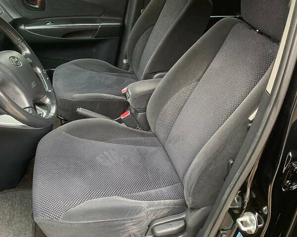 Черный Хендай Туксон, объемом двигателя 2 л и пробегом 219 тыс. км за 8600 $, фото 9 на Automoto.ua