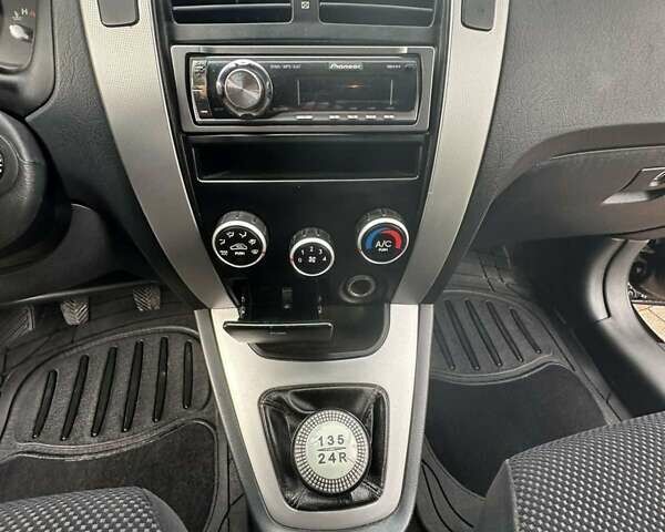 Черный Хендай Туксон, объемом двигателя 2 л и пробегом 218 тыс. км за 7600 $, фото 28 на Automoto.ua