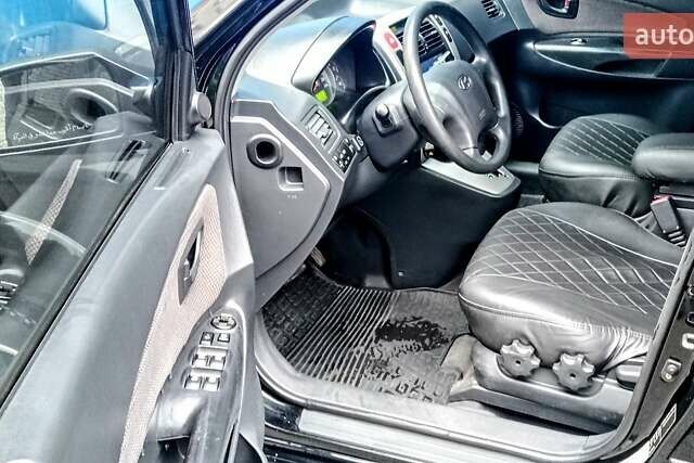 Чорний Хендай Туксон, об'ємом двигуна 2 л та пробігом 308 тис. км за 7555 $, фото 4 на Automoto.ua