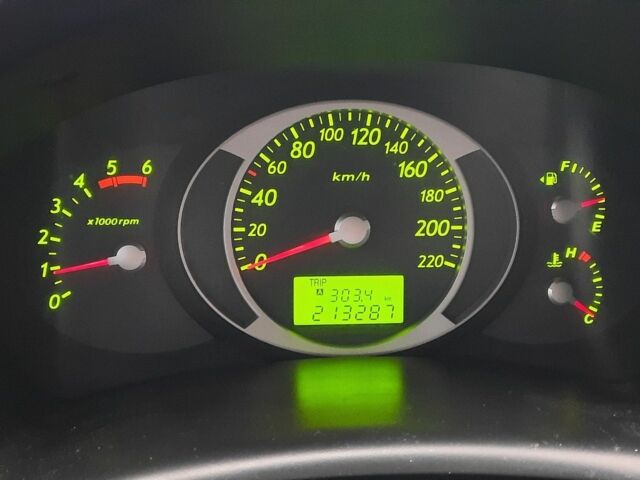 Чорний Хендай Туксон, об'ємом двигуна 2 л та пробігом 214 тис. км за 4400 $, фото 5 на Automoto.ua