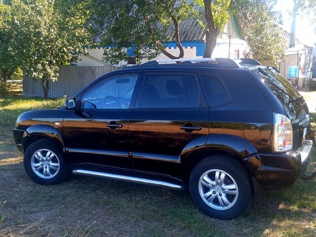 Черный Хендай Туксон, объемом двигателя 2 л и пробегом 236 тыс. км за 8300 $, фото 2 на Automoto.ua