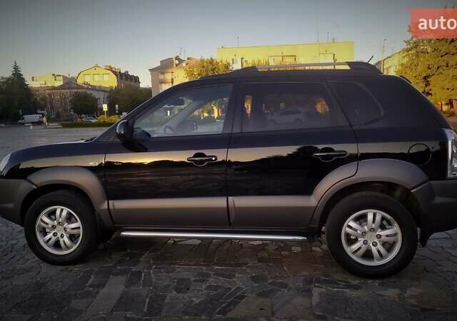 Черный Хендай Туксон, объемом двигателя 2 л и пробегом 230 тыс. км за 8600 $, фото 10 на Automoto.ua