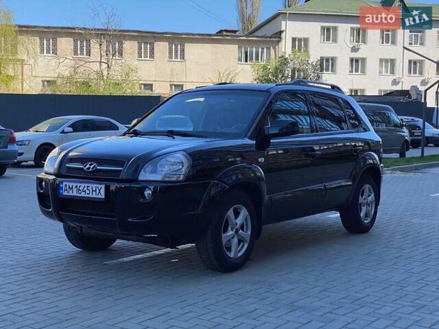 Черный Хендай Туксон, объемом двигателя 1.98 л и пробегом 286 тыс. км за 7300 $, фото 3 на Automoto.ua