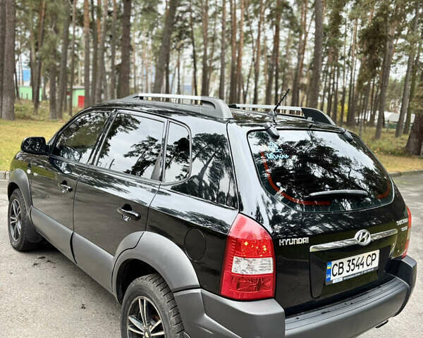 Черный Хендай Туксон, объемом двигателя 1.99 л и пробегом 266 тыс. км за 7500 $, фото 22 на Automoto.ua