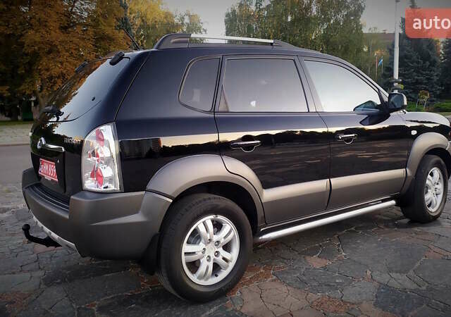 Черный Хендай Туксон, объемом двигателя 2 л и пробегом 230 тыс. км за 8600 $, фото 108 на Automoto.ua