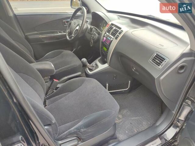 Черный Хендай Туксон, объемом двигателя 2 л и пробегом 270 тыс. км за 6800 $, фото 19 на Automoto.ua