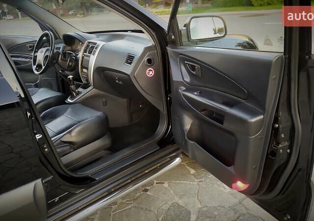 Черный Хендай Туксон, объемом двигателя 2 л и пробегом 230 тыс. км за 8600 $, фото 149 на Automoto.ua