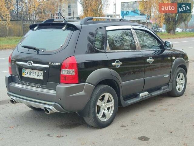 Черный Хендай Туксон, объемом двигателя 2 л и пробегом 270 тыс. км за 6800 $, фото 7 на Automoto.ua