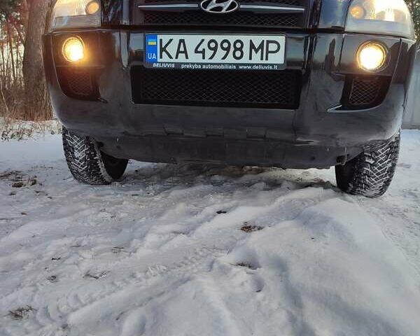 Черный Хендай Туксон, объемом двигателя 1.98 л и пробегом 335 тыс. км за 7800 $, фото 1 на Automoto.ua