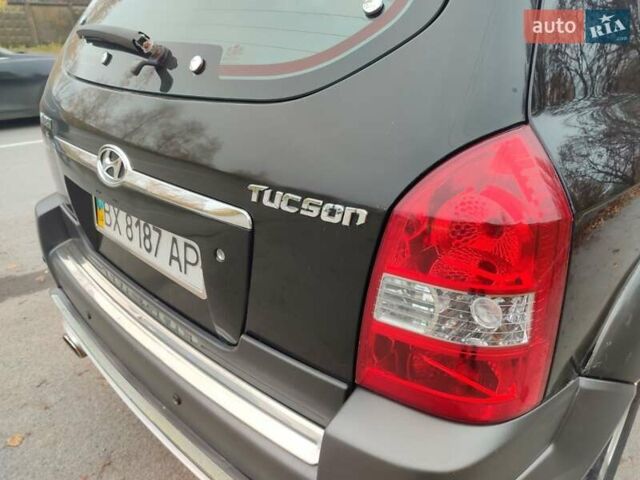 Черный Хендай Туксон, объемом двигателя 2 л и пробегом 270 тыс. км за 6800 $, фото 16 на Automoto.ua
