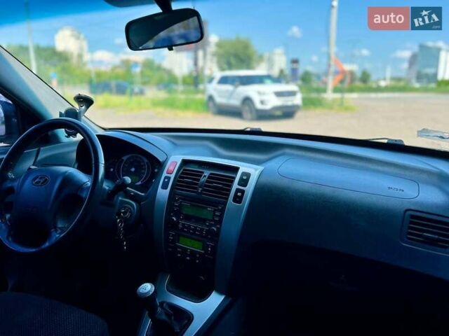 Черный Хендай Туксон, объемом двигателя 2 л и пробегом 227 тыс. км за 8200 $, фото 18 на Automoto.ua