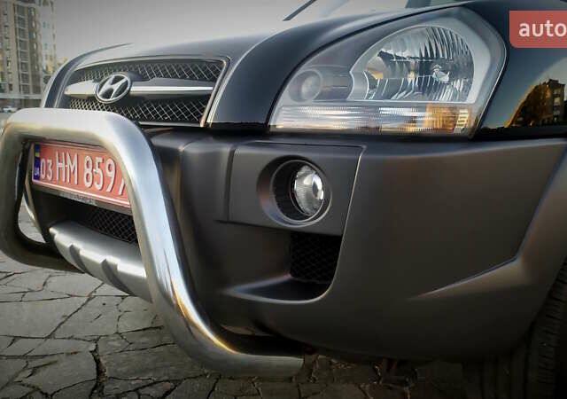 Черный Хендай Туксон, объемом двигателя 2 л и пробегом 230 тыс. км за 8600 $, фото 45 на Automoto.ua