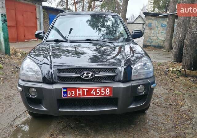 Чорний Хендай Туксон, об'ємом двигуна 2 л та пробігом 207 тис. км за 8200 $, фото 2 на Automoto.ua