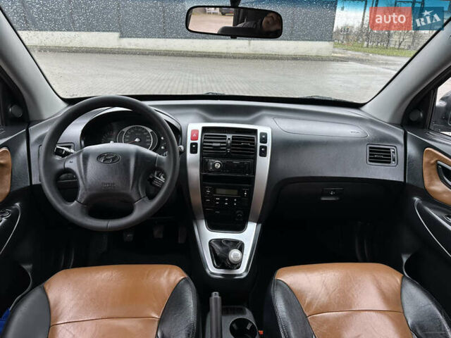 Чорний Хендай Туксон, об'ємом двигуна 2 л та пробігом 230 тис. км за 6850 $, фото 15 на Automoto.ua