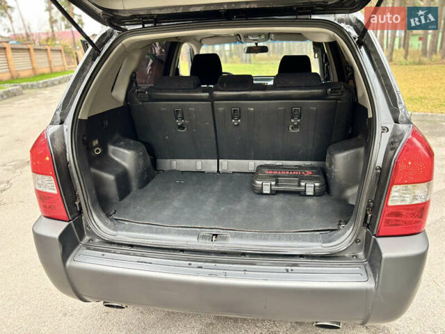 Черный Хендай Туксон, объемом двигателя 1.99 л и пробегом 266 тыс. км за 7500 $, фото 19 на Automoto.ua