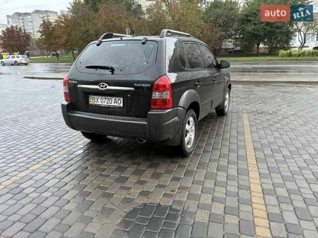 Черный Хендай Туксон, объемом двигателя 2 л и пробегом 176 тыс. км за 7450 $, фото 5 на Automoto.ua