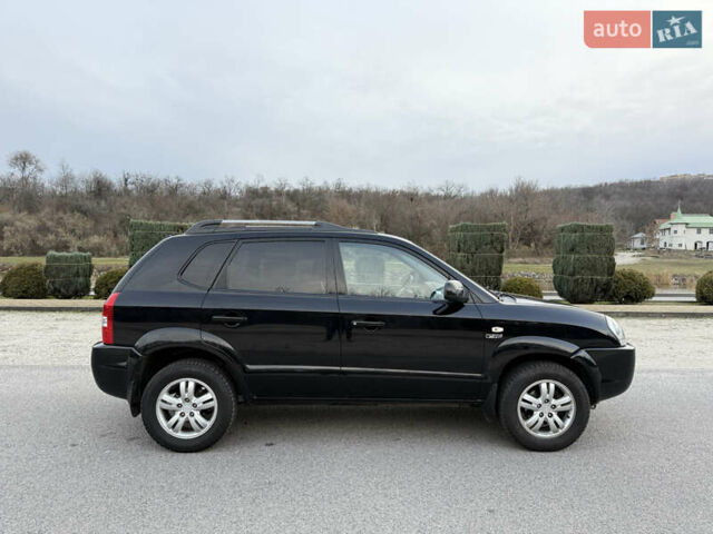 Черный Хендай Туксон, объемом двигателя 1.98 л и пробегом 159 тыс. км за 7600 $, фото 9 на Automoto.ua