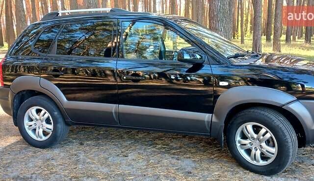 Хендай Туксон 2007 в Сумах на Automoto.ua Черный Хендай Туксон, объемом двигателя 1.98 л и пробегом 236 тыс. км за 7600 $, фото 3 на Automoto.ua