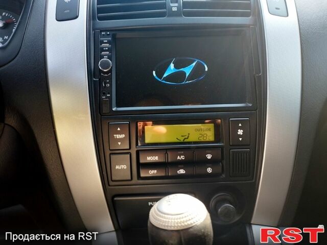 Черный Хендай Туксон, объемом двигателя 2 л и пробегом 230 тыс. км за 8000 $, фото 4 на Automoto.ua