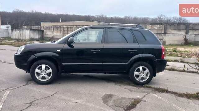 Черный Хендай Туксон, объемом двигателя 1.98 л и пробегом 155 тыс. км за 7999 $, фото 4 на Automoto.ua