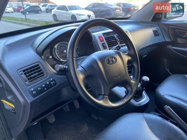 Черный Хендай Туксон, объемом двигателя 1.98 л и пробегом 286 тыс. км за 7300 $, фото 21 на Automoto.ua