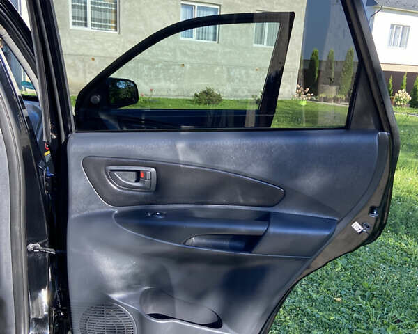 Черный Хендай Туксон, объемом двигателя 1.98 л и пробегом 197 тыс. км за 8000 $, фото 30 на Automoto.ua