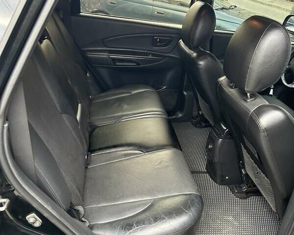 Черный Хендай Туксон, объемом двигателя 1.98 л и пробегом 147 тыс. км за 8000 $, фото 15 на Automoto.ua