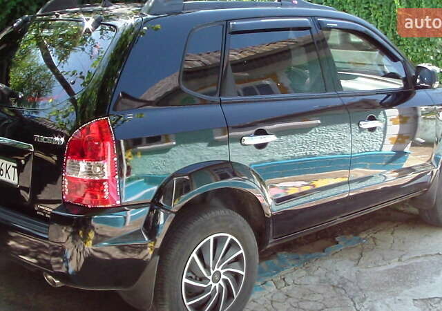 Черный Хендай Туксон, объемом двигателя 1.98 л и пробегом 234 тыс. км за 7800 $, фото 9 на Automoto.ua